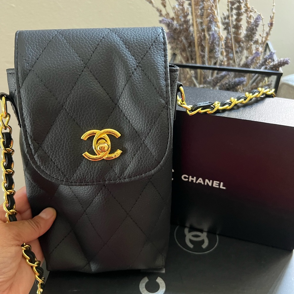 Chanel Umbrella with Quilted Vegan Leather Pouch. Comes with box -GWP - Picture 9 of 14